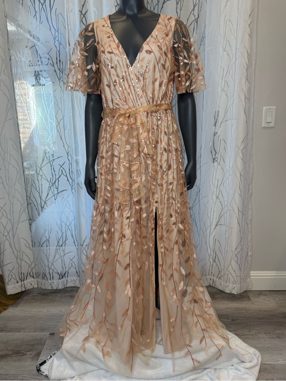 Baltic Born Marseille Embossed Maxi Dress Nude Rose Women’s size L Wedding Guest